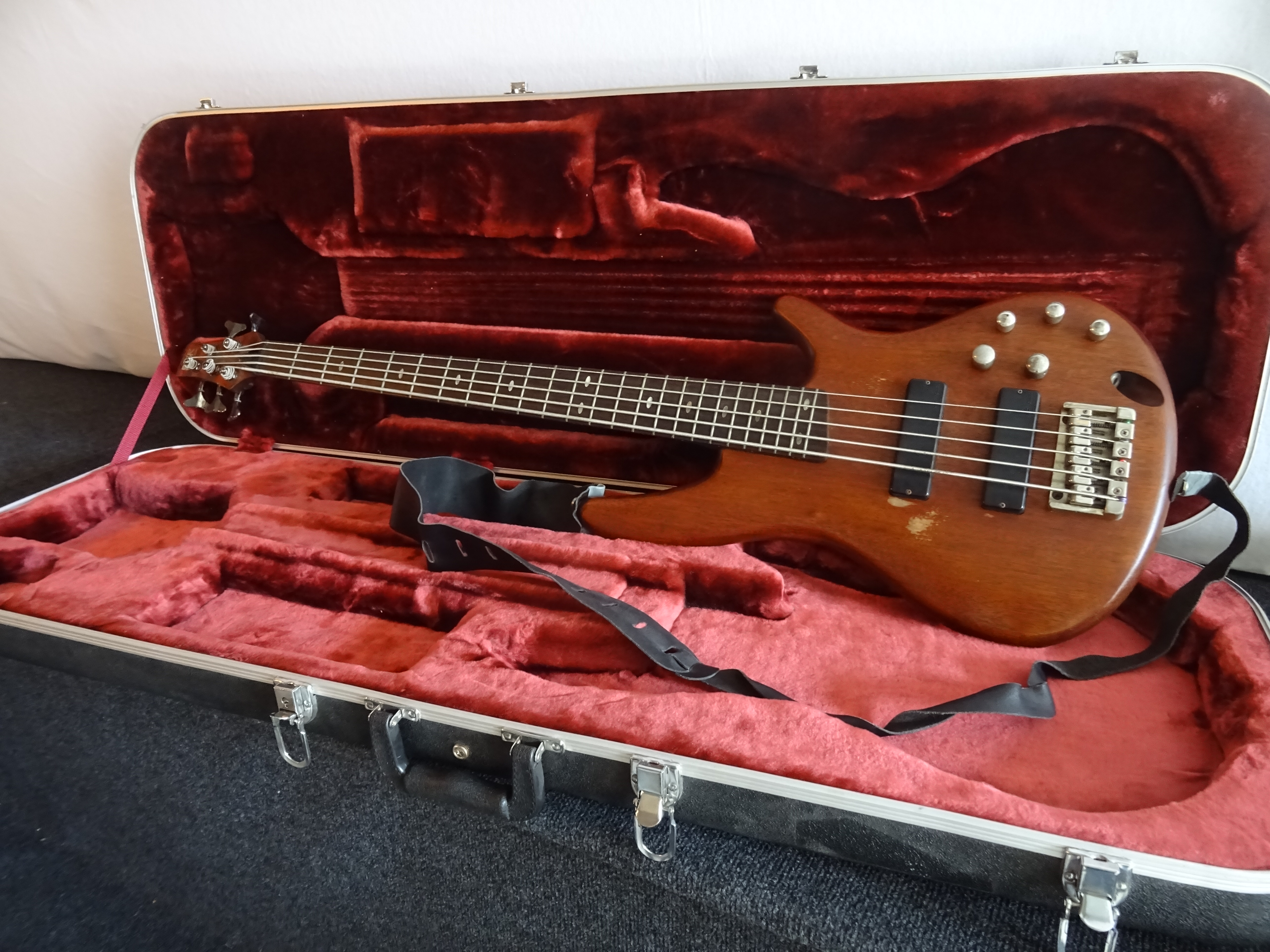 E-Bass IBANEZ SoundGear gebraucht
